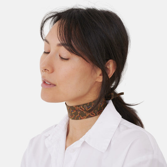 Model wearing the Olive Green Horsebit Silk Choker – upcycled vintage silk tie | collo limited edition