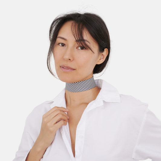 Model wearing the White Navy Triangle Silk Choker – upcycled vintage silk tie | collo limited edition