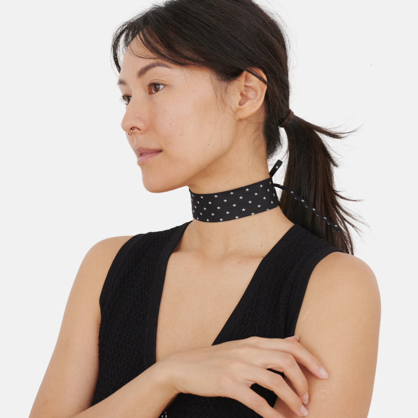 Model wearing the Black Star Silk Choker – upcycled vintage silk tie | collo limited edition