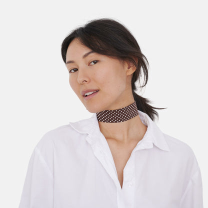 Model wearing the Brown Dotted Cotton Choker | collo basics