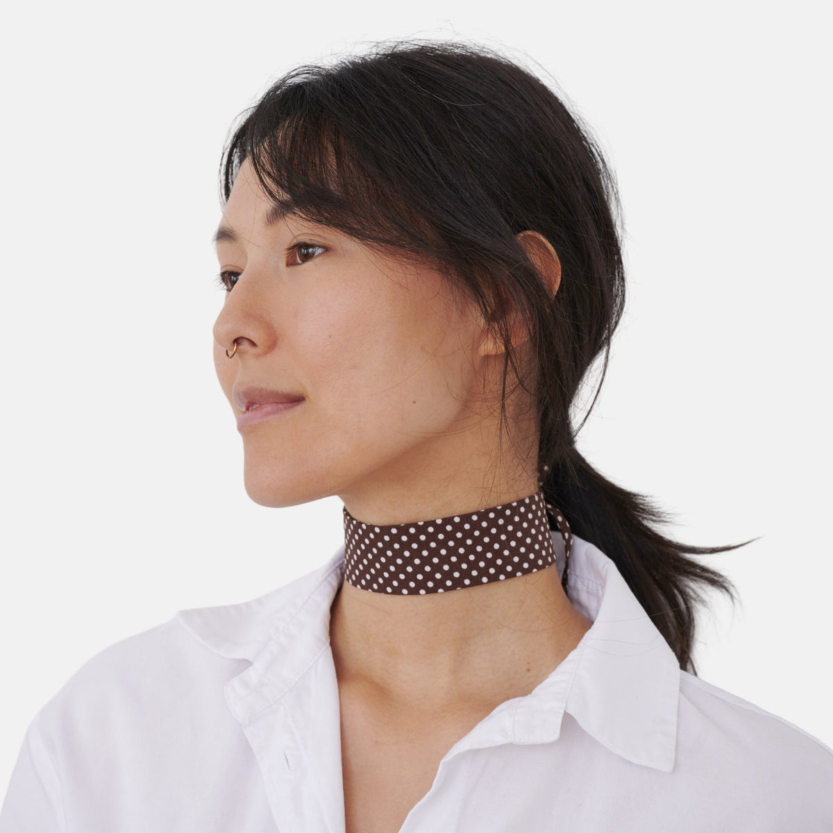 Model wearing the Brown Dotted Cotton Choker | collo basics