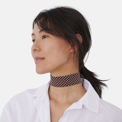 Model wearing the Brown Dotted Cotton Choker | collo basics