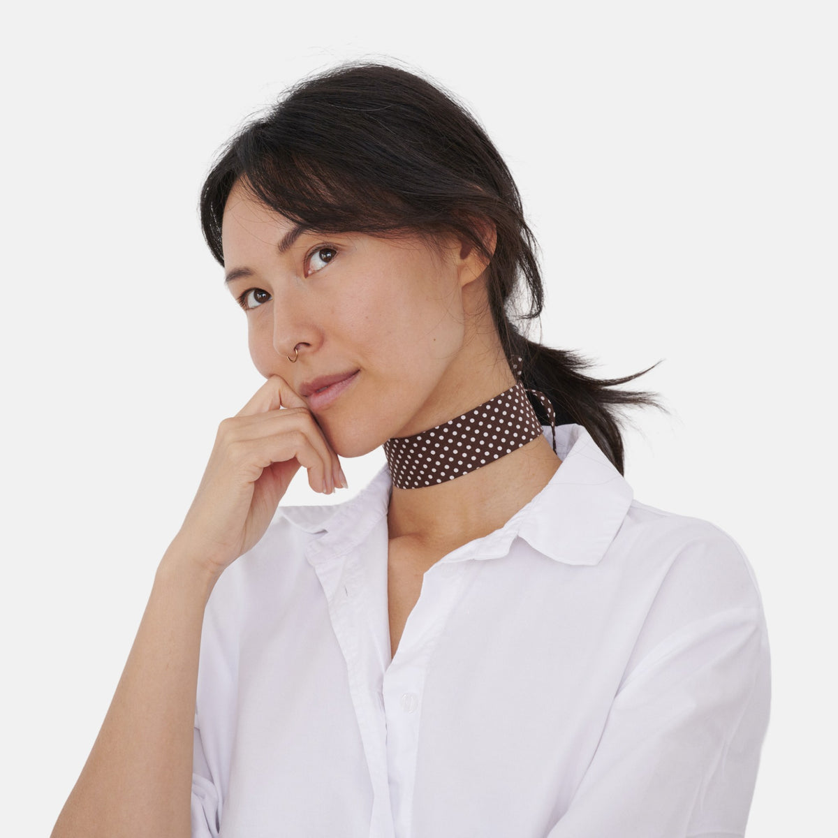 Model wearing the Brown Dotted Cotton Choker | collo basics