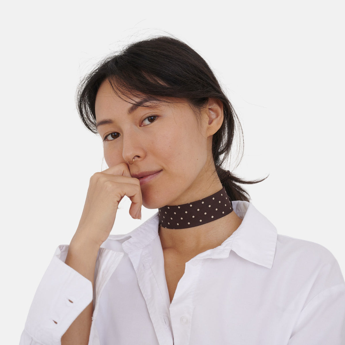 Model wearing the Brown Dotted Silk Choker – upcycled vintage silk tie | collo limited edition