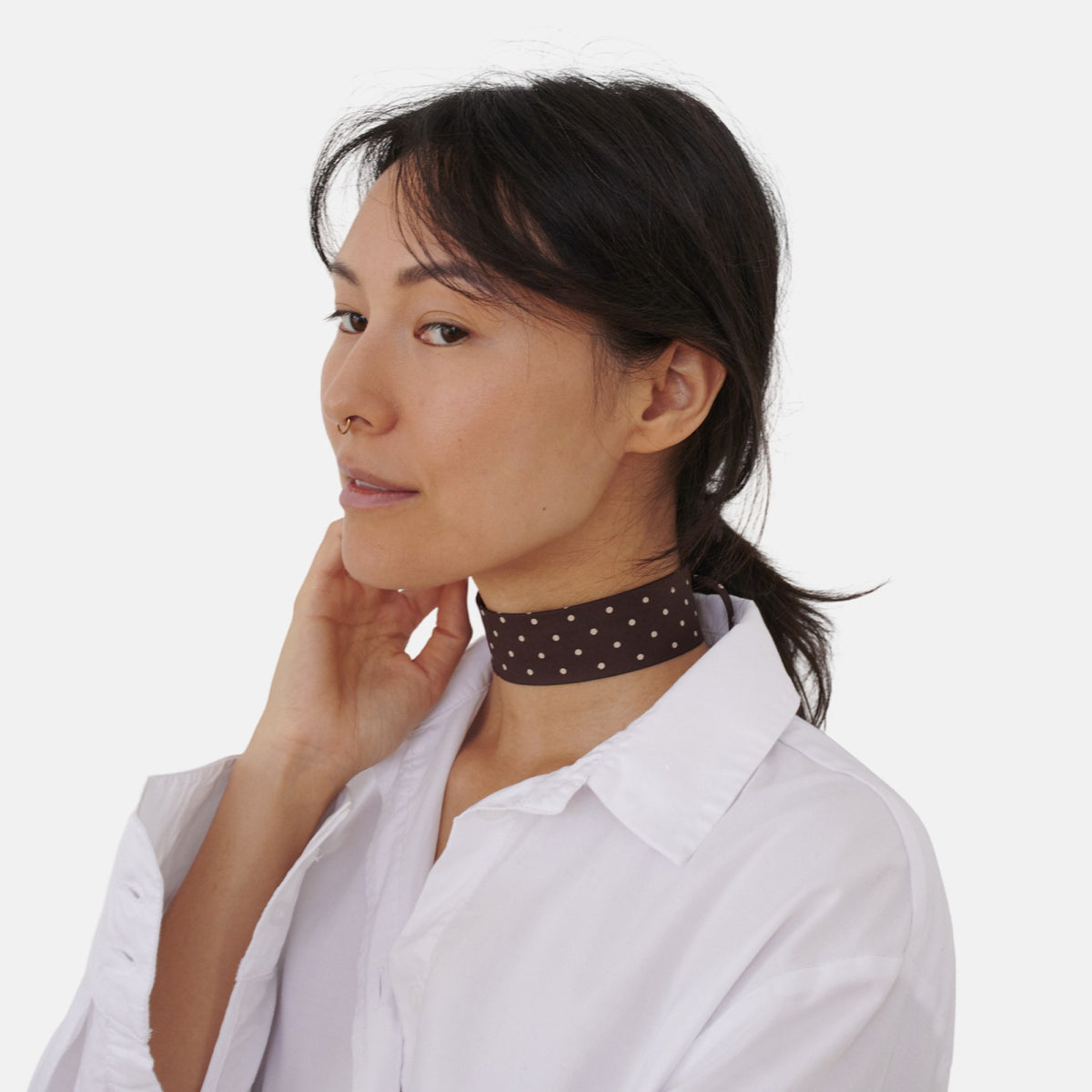 Model wearing the Brown Dotted Silk Choker – upcycled vintage silk tie | collo limited edition