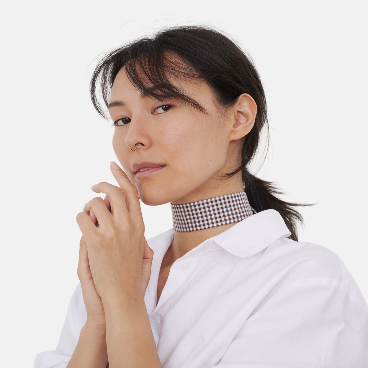 Model wearing the Brown Vichy Cotton Choker | collo basics