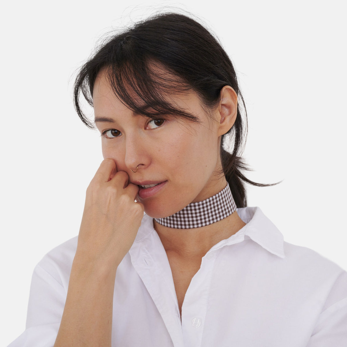 Model wearing the Brown Vichy Cotton Choker | collo basics