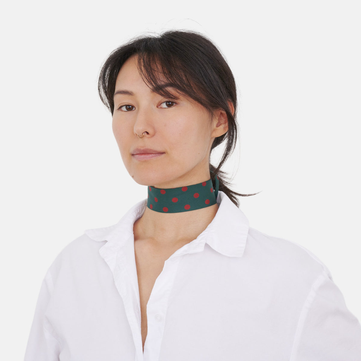 Model wearing the Forest Green Red Dotted Silk Choker – upcycled vintage silk tie | collo limited edition