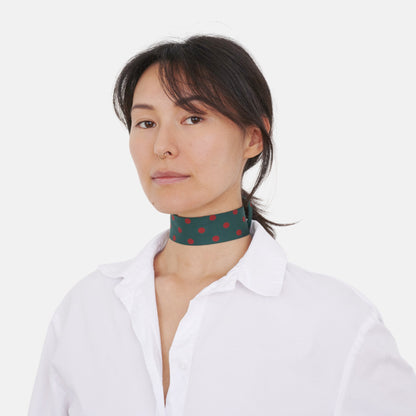 Model wearing the Forest Green Red Dotted Silk Choker – upcycled vintage silk tie | collo limited edition