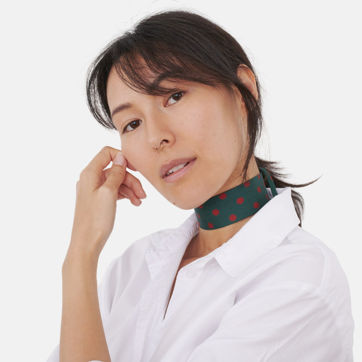 Model wearing the Forest Green Red Dotted Silk Choker – upcycled vintage silk tie | collo limited edition