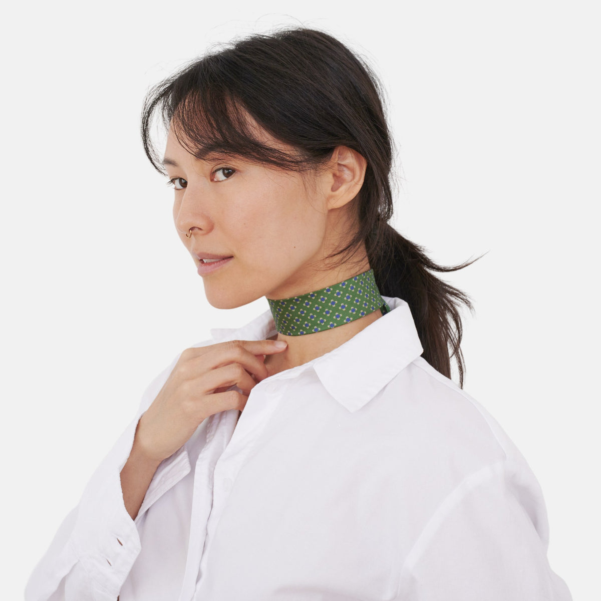 Model wearing the Green Floral Silk Choker – upcycled vintage silk tie | collo limited edition