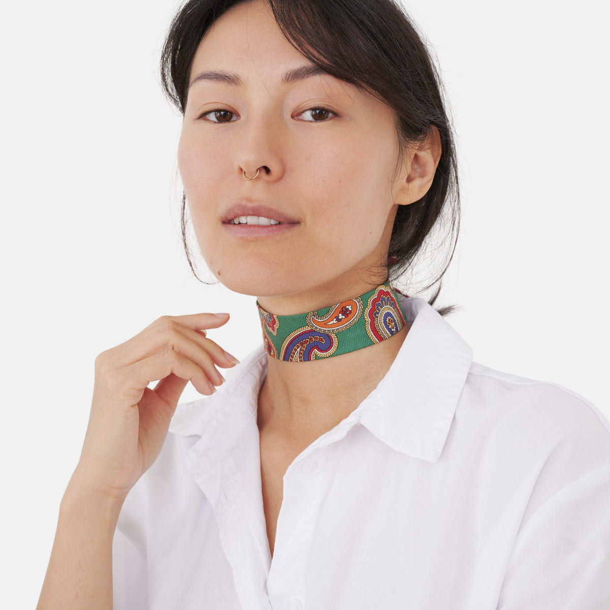 Model wearing the Green Paisley Silk Choker – upcycled vintage silk tie | collo limited edition