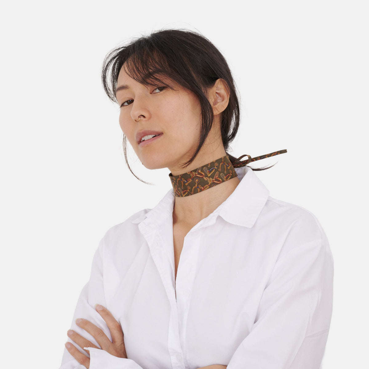 Model wearing the Olive Green Horsebit Silk Choker – upcycled vintage silk tie | collo limited edition