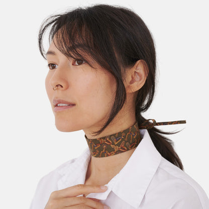 Model wearing the Olive Green Horsebit Silk Choker – upcycled vintage silk tie | collo limited edition