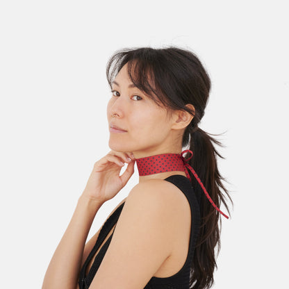 Model wearing the Red Navy Dotted Silk Choker – upcycled vintage silk tie | collo limited edition